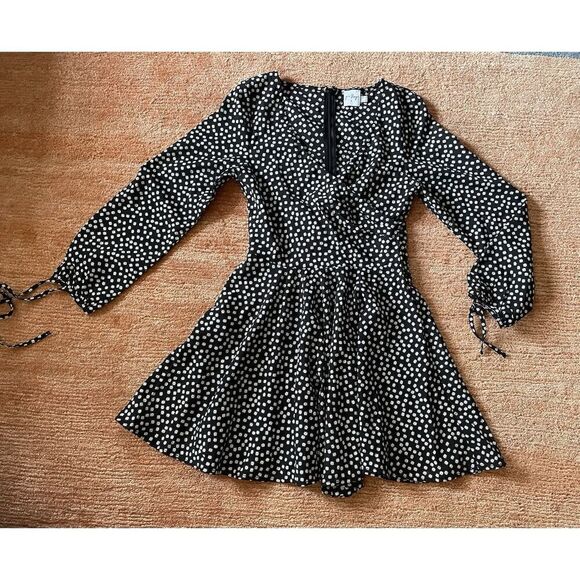 Princess Polly Black with White Floral Long Sleeve Mini Faux Wrap Dress Size 4 - Picture 1 of 9